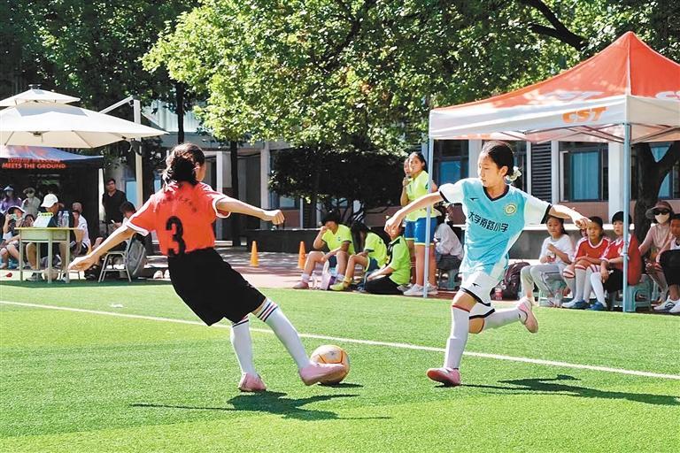 足球运动普及教育进入中小学课程体系的简单介绍 足球运动普及教育进入中小学课程体系的简单介绍